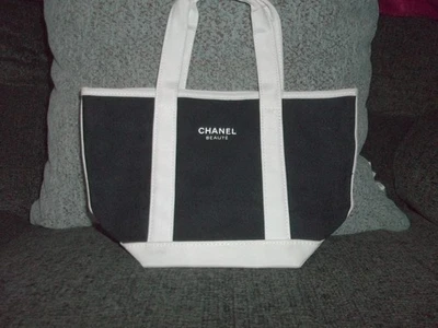 AUTÉNTICO BOLSO DE MANO CHANEL BEAUTE MINI NEGRO/BLANCO Foto 1 de 4