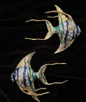 Par de broches vintage de pez ángel con esmalte azul y verde con cristales Foto 1 de 4
