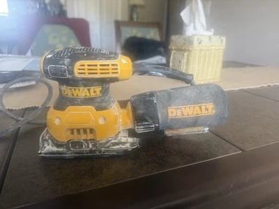 Lijadora de palma de hoja DEWALT DWE6411 1/4 - Usada - Probada Foto 1 de 4