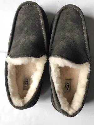 男式 UGG CHARCOAL ASCOT SHEEPSKIN LINED MOCCASIN 滑鞋 1101110 尺码 10 全新无标签 — 第 1/4 张图片