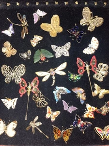 Vintage Schmetterling Brosche Konvolut 32 Teile Schmuck Libelle Strass Anhänger Pins - Bild 1 von 20