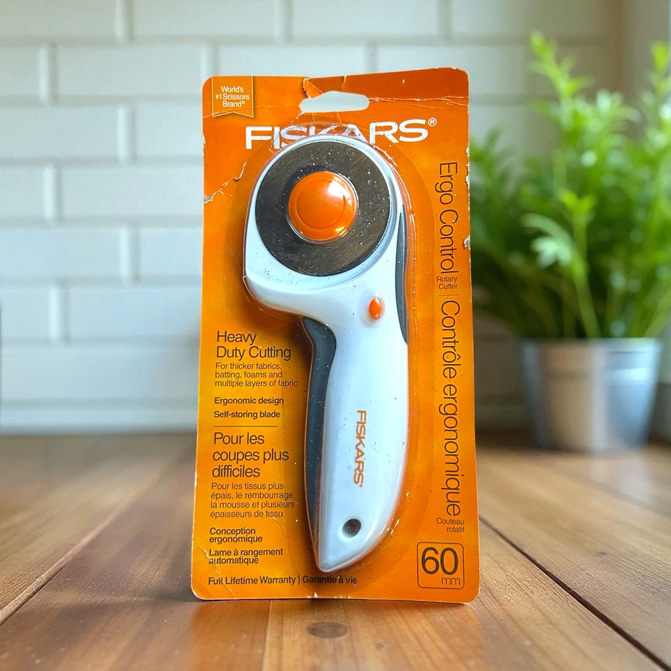 Роторный резак Fiskars Ergo Control 60 мм для высокопрочной резки 197940 - Изображение 1 из 1