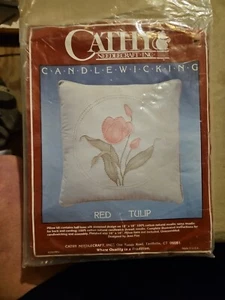 Cathy Needlecraft Candlewicking Red Tulip 7922 - Picture 1 of 2
