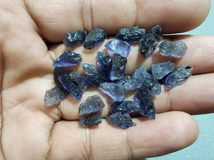 Excelente Lote Top A+ Azul Iolita Crudo 26 Piezas Tamaño 10-13 MM Cristal Piedras Preciosas Sueltas - Imagen 1 de 8