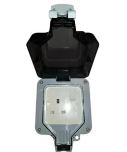 Weatherproof Outdoor 13A 1 Gang Switched single Socket IP66 UK SELLER!!! - Picture 1 of 2