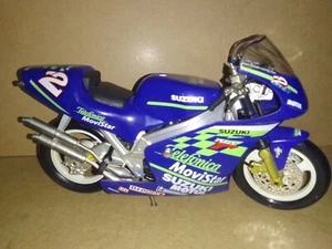 Moto Suzuki RGV 500 K.Roberts Moto GP 1:10 Ème - Foto 1 di 11
