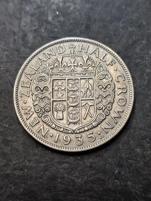 1935 New Zealand SILVER Half Crown Coin #11122 - Image 1 of 2