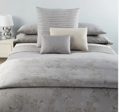 Calvin Klein Regent Damasco Estándar Sham Gris Floral Foto 1 de 4