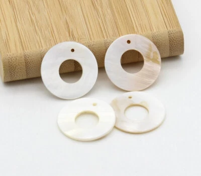 4 Stk. Perlmutt Plättchen Anhänger 24,5mm Perlen in Natur Muschelperlen Schmuck - Bild 1 von 2