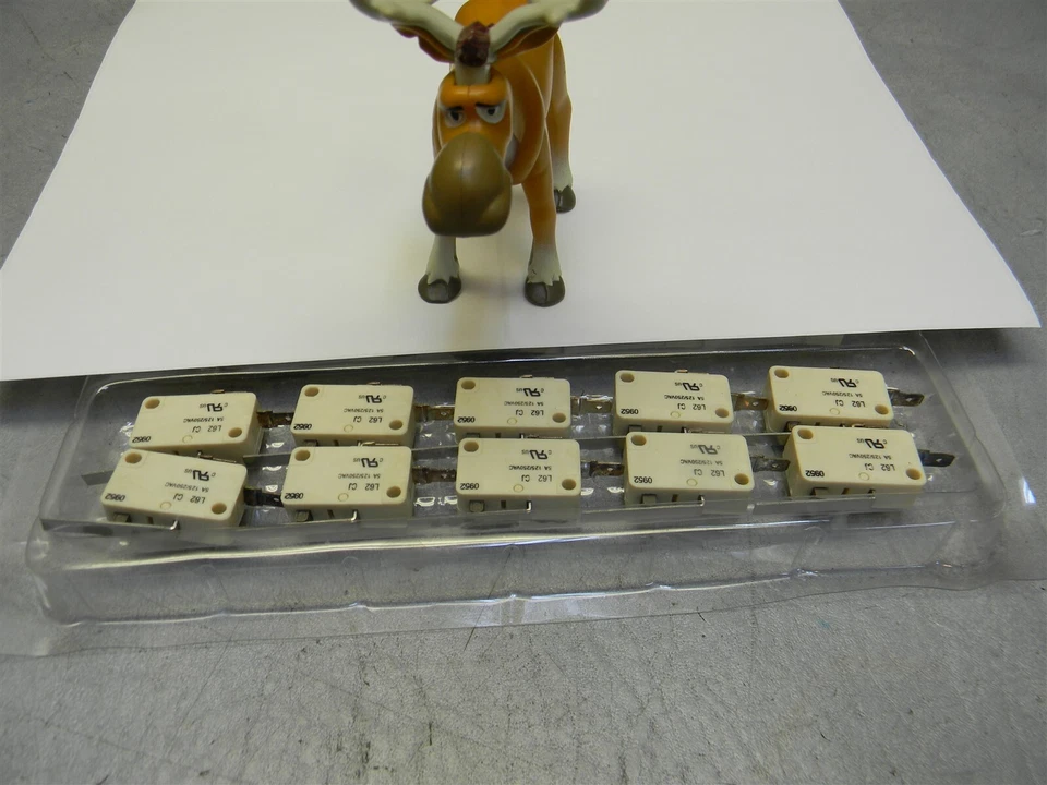 Toneluck L62 CJ Micro Switch 5A 125/250VAC L62CJ-BA61A1-A2 Lot of 10 - Image 1 of 4