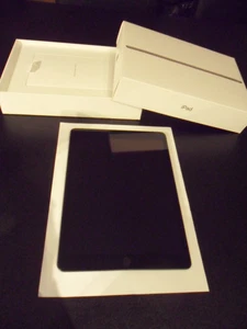 Apple iPad 8th Generation 32GB WiFi Space Grey For Repair - Picture 1 of 5