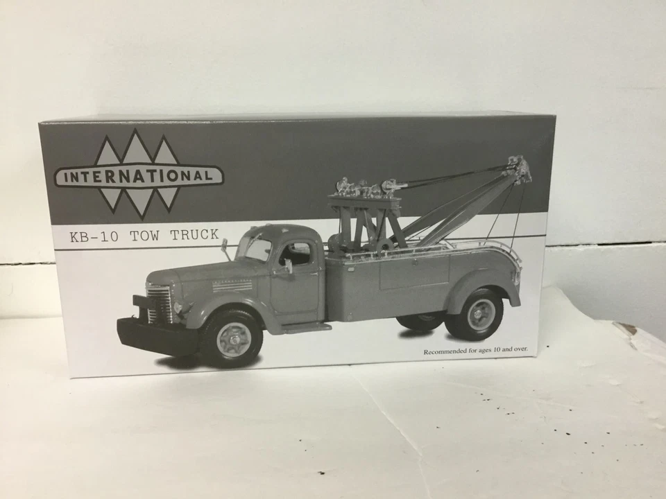 First Gear International KB-10 Tow Truck Diecast 1:34 Scale #19-3023 - Image 1 of 1
