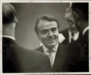1966 Pressefoto Jack Valenti, Präsident Motion Picture Association of America. - Bild 1 von 2