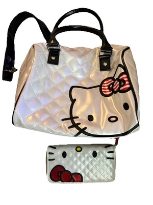 Bolso de mano y billetera Hello Kitty de cuero sintético acolchado blanco Foto 1 de 4