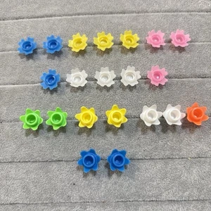 Vintage Kunststoff kleine Blume Kuchen Dekor Kerzenhalter, gemischte Farben, Menge 21 - Bild 1 von 6