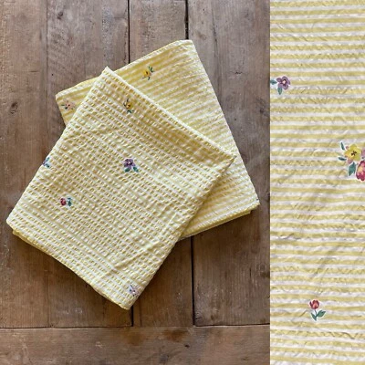 South Street Loft 2 King Amarillo Rayas Seersucker Floral Shams Cottage Country Foto 1 de 4