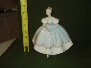 Figura de colección 1976 Royal Doulton 'First Dance' HN 2803 Bone China retirada - MT - Imagen 1 de 12
