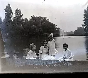 Antique Glass Negative 4 Beautiful Girls Sisters Lake Fountain 5 x 4 in C1912 - Picture 1 of 3