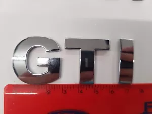SCRITTA GTI CON BIADESIVO - CROMATA - TRAMUTO - PER POSTERIORE AUTO - Bild 1 von 1
