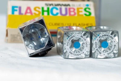 Cubos de flash para cámara Sylvania Blue Dot paquete de 3 12 flashes NUEVO de colección años 70 sin probar Foto 1 de 4