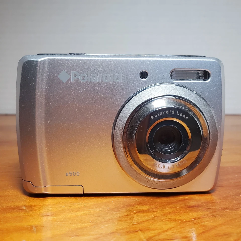Polaroid a500 Digital Camera 5MP Silver LCD Compact 3x Zoom Powers On Works - Image 1 of 4