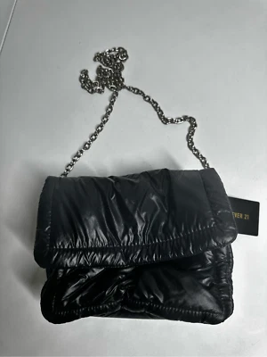 Bolso Bandolera Forever 21 Negro Hinchado Pequeño Ligero Nuevo con Etiquetas Foto 1 de 4