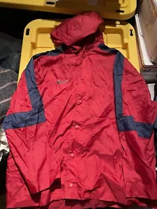 Chaqueta cortavientos NIKE VINTAGE talla grande roja botón baloncesto Y2K Swoosh - Imagen 1 de 6