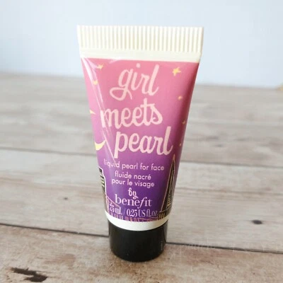 Iluminador líquido Benefit Girl Meets Pearl NUEVO 7,5 ml/0,25 oz rosa nacarado clásico Foto 1 de 3