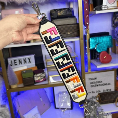 Bolso de Mano FENDI Cuero Zucca Negro Multicolor Bordado Logo Correa Pequeña Foto 1 de 4