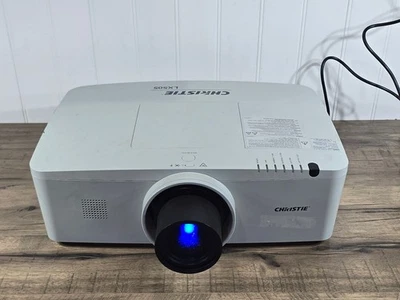Christie LX505 LCD Projector, 5000 ANSI lumens, made for Large Venues - Image 1 of 4