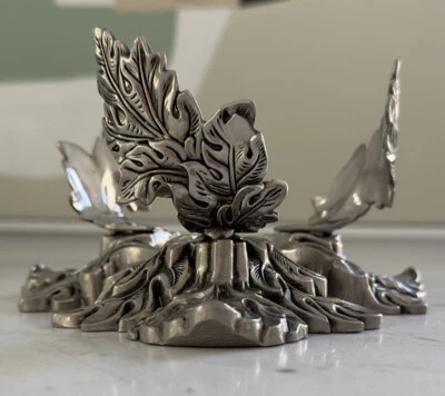 Candelabro vintage con motivo de hoja de roble plateado International Silver Company Foto 1 de 4