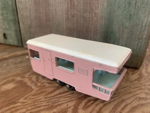 Vintage 1966 Matchbox Lesney #23 Pink Trailer Caravan - Picture 1 of 6