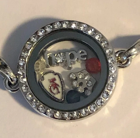 KANSAS CITY CHIEFS 8 1/2" LUCKY CHARM BRACELET! UNIQUE SUPER BOWL FOOTBALL GIFT! Cover