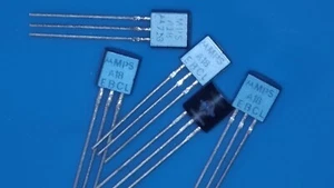 Quantità 5 Pezzi Motorola MPSA18 Silicone NPN Transistor Basso Rumore - TO92 - Nuovo - Foto 1 di 1