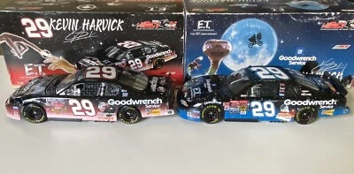 Kevin Harvick #29 E.T. The Extra Terrestrial '02 Monte Carlo 2 in Set 1:24 Scale - Image 1 of 4