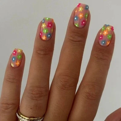 Short Square Press on Nail French Tip Fake Nail Glues on Nail Flower False Nail - Image 1 of 4