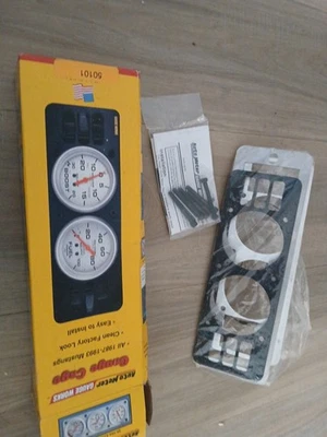 野马 Foxbody,AutoMeter 87-93 福特野马黑色双规格笼带通风口 — 第 1/4 张图片