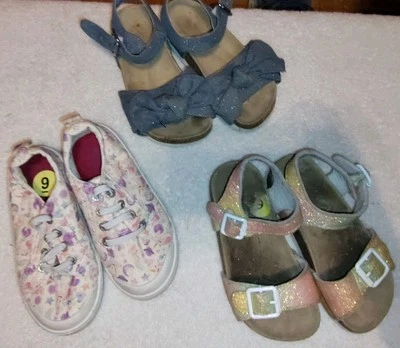 3 Zapatos Niñas Talla 9: 2 Sandalias de Lugar para Niños y Zapatos de Lona Blowfish Foto 1 de 4