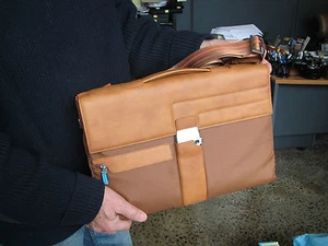 Piquadro Lt Tan Icon Small briefcase w/ organizd panel,laptop sleeve CA1559IC/CU - Picture 1 of 6