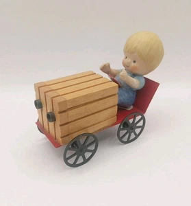 Enesco Vintage Country Cousins Figurine Scooter Driving Box Car No Box - Picture 1 of 7