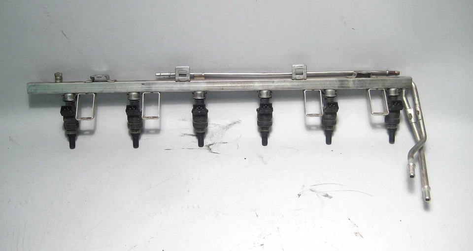 1999-2000 BMW M52TU 6-Cyl 2.5L 2.8L Engine Fuel Delivery Rail w Injectors Z3 E46 - Image 1 of 3