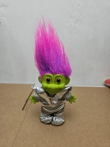 Tuta spaziale vintage Russ 4" verde alieno troll argento capelli rosa viola vintage - Foto 1 di 14