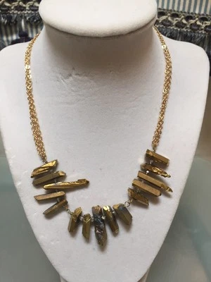 Collar llamativo de piedra cruda iridiscente dorado nuevo sin etiquetas Foto 1 de 4