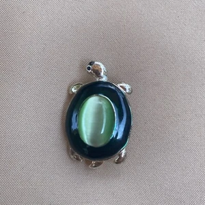 Aai Turtle Brooch Pin Greens Cats Eye Colored Stone Silver - Picture 1 of 4