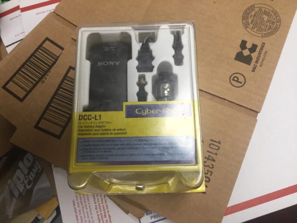索尼 DCC-L1 Cyber-shot 汽车电池适配器 全新未拆封 — 第 1/1 张图片