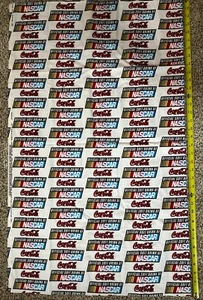 "Tela de franela multicolor NASCAR Coca Cola fondo blanco 1 yarda X 44""" - Imagen 1 de 5