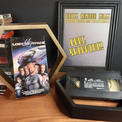 Lost In Space - VHS 1999 - Matt LeBlanc - Free Shipping! Buy 2 Get 1 Free!!! - Image 1 of 4