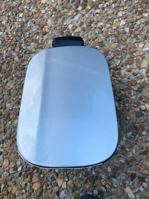 VW JETTA SPORTWAGON 2011-2014, puerta del tanque de gasolina, tapa plateada OEM Foto 1 de 4