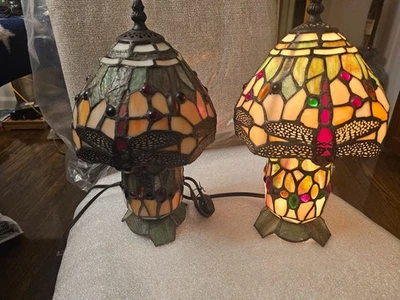 蒂芙尼风格蜻蜓彩色玻璃台灯优雅马赛克底座(2盏灯) — 第 1/4 张图片