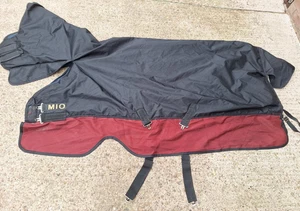 Horseware Mio All-in-one Turnout Rug Heavyweight 350g 5'6" Black/Burgundy - Picture 1 of 4